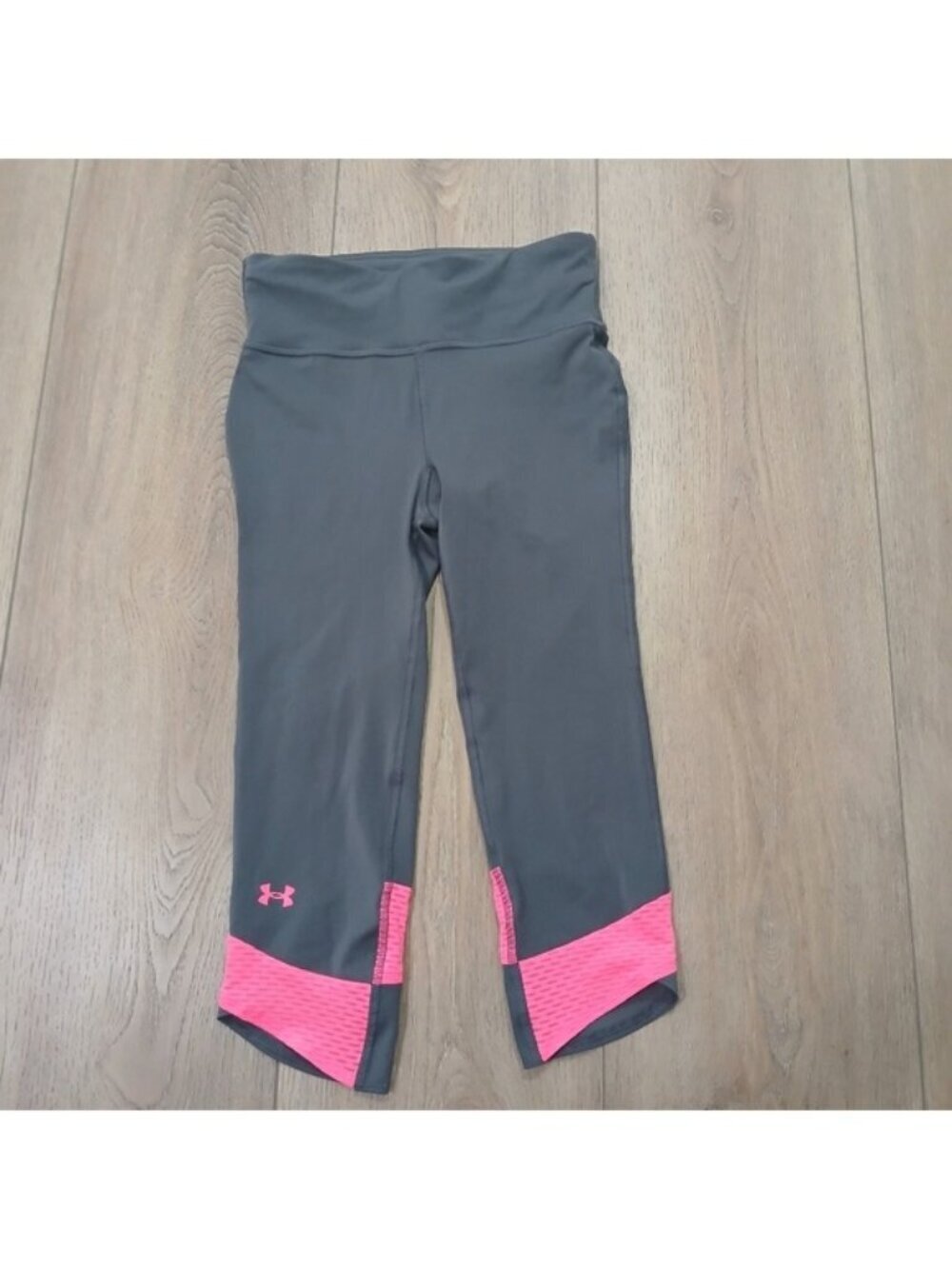 Under Armour HeatGear Compression Capri Leggings XS Pink Ribbon Breast Cancer - Picture 2 of 8